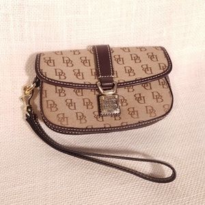 ❌SOLD❌Dooney & Bourke Brown Tan Clutch Wristlet